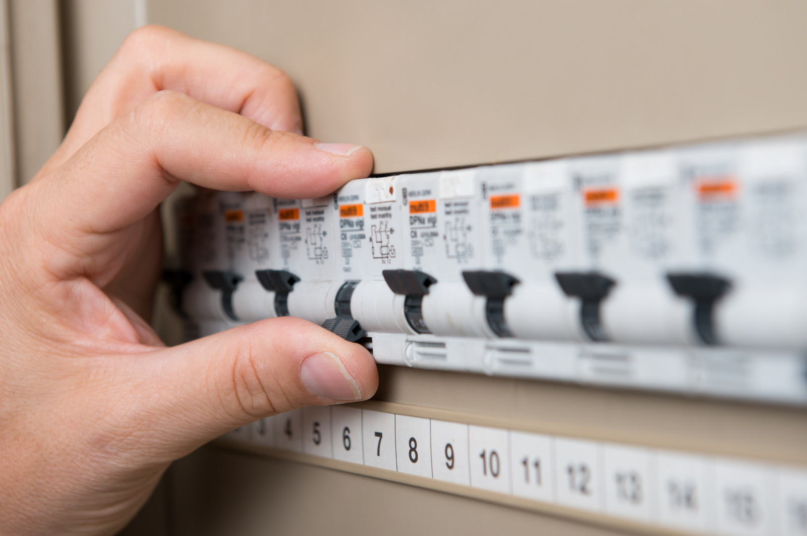 Lighthouse Engineering Ltd - Electrician in Dollis Hill
